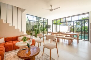 House - Mateo Villa Marvelous 6BR 2 Mins to Beach (Canggu)