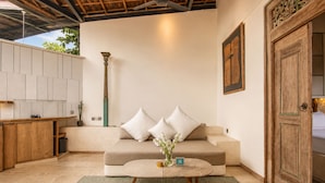 House - BA Villa 2 1BR Elegant 1-br Villa With Pool 800m to Echo Beach (Canggu)
