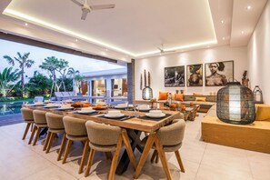 6 bedrooms - Villa 15 Stunning 6 BR Villa 400m to Beach (Canggu)
