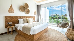 A modern bedroom with a large bed, a wooden headboard, and a view of a balcony. - Sol N3 S in Dalung (Tibubeneng)