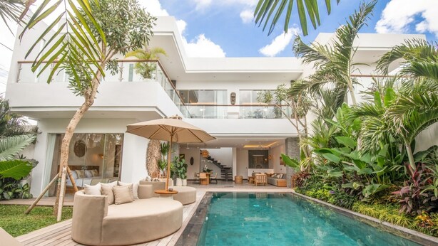 A modern house with a swimming pool, outdoor seating, and lush greenery. - SOL n2 Villa in Dalung (Tibubeneng)