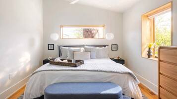 1 bedroom, desk, iron/ironing board, WiFi