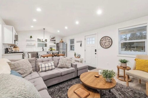 Freshly Updated Hideaway in CDA’s Best Spot