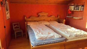 4 bedrooms, bed sheets