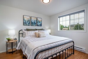 2 chambres, fer et planche à repasser, lit parapluie, Wi-Fi gratuit