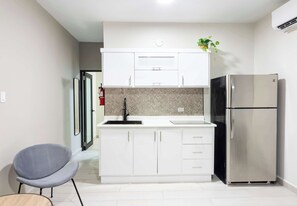 Fridge, microwave, oven, coffee/tea maker