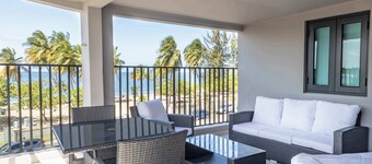 Entire complex  Beachfront Villa Complex 12 Bedrooms, 6 Baths, Sleeps 48