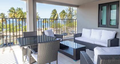 Entire complex Beachfront Villa Complex 12 Bedrooms, 6 Baths, Sleeps 48
