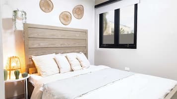 2 dormitoris, escriptori, planxa i posts de planxar i wifi