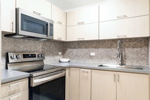 Fridge, microwave, oven, coffee/tea maker
