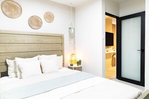 2 bedrooms, desk, iron/ironing board, WiFi