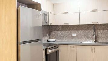 Fridge, microwave, oven, coffee/tea maker