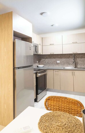 Fridge, microwave, oven, coffee/tea maker