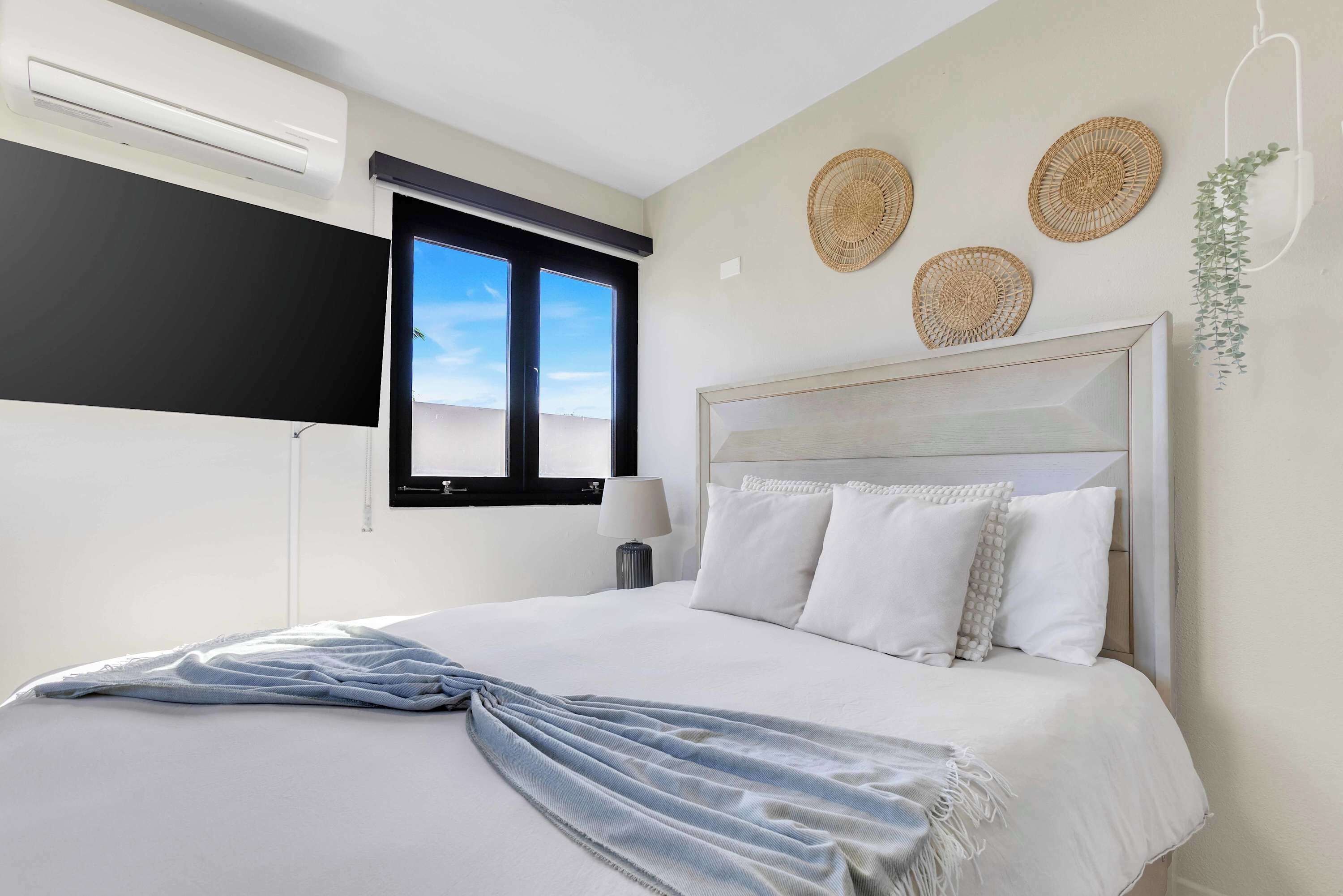 2 bedrooms, desk, iron/ironing board, WiFi