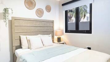 2 bedrooms, desk, iron/ironing board, WiFi