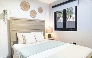 2 bedrooms, desk, iron/ironing board, WiFi