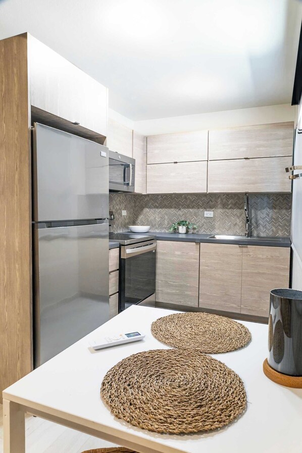 Fridge, microwave, oven, coffee/tea maker