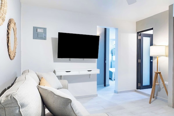 2 habitaciones, escritorio, tabla de planchar con plancha y wifi