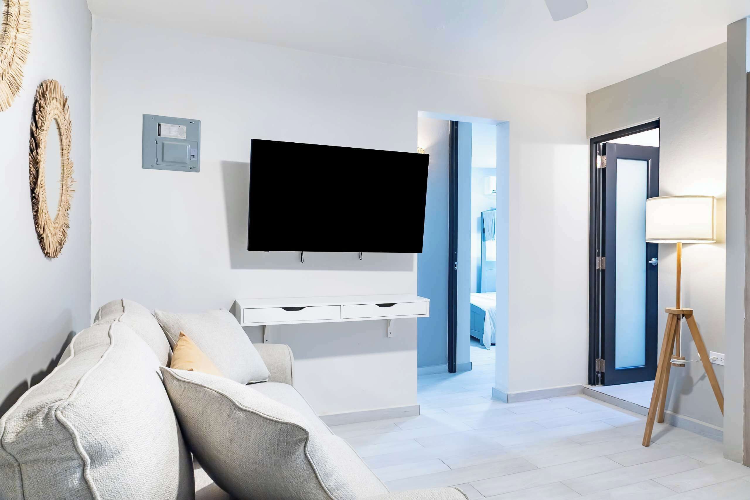 2 bedrooms, desk, iron/ironing board, WiFi