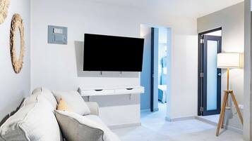 2 bedrooms, desk, iron/ironing board, WiFi