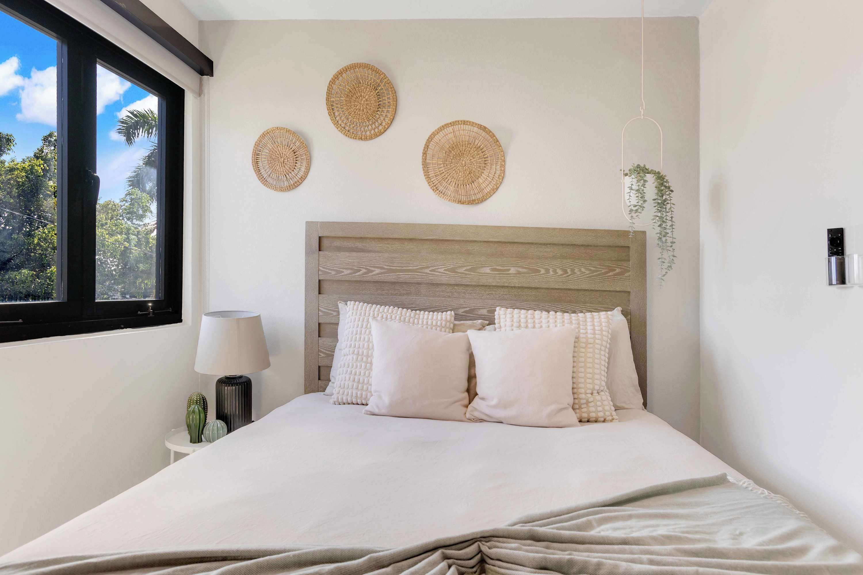 2 habitaciones, escritorio, tabla de planchar con plancha y wifi 