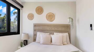 2 habitaciones, escritorio, tabla de planchar con plancha y wifi