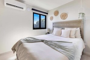 2 bedrooms, desk, iron/ironing board, WiFi