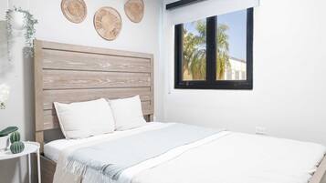 2 bedrooms, desk, iron/ironing board, WiFi