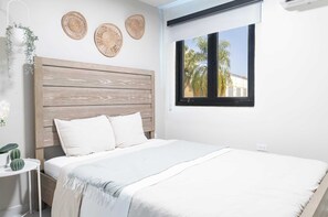 2 habitaciones, escritorio, tabla de planchar con plancha y wifi