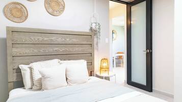 2 bedrooms, desk, iron/ironing board, WiFi