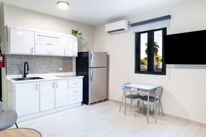 Fridge, microwave, oven, coffee/tea maker