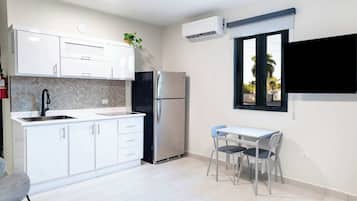 Fridge, microwave, oven, coffee/tea maker