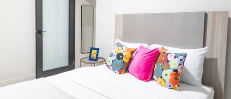 1 habitación, escritorio, tabla de planchar con plancha y wifi