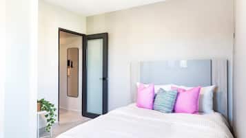 1 bedroom, desk, iron/ironing board, WiFi