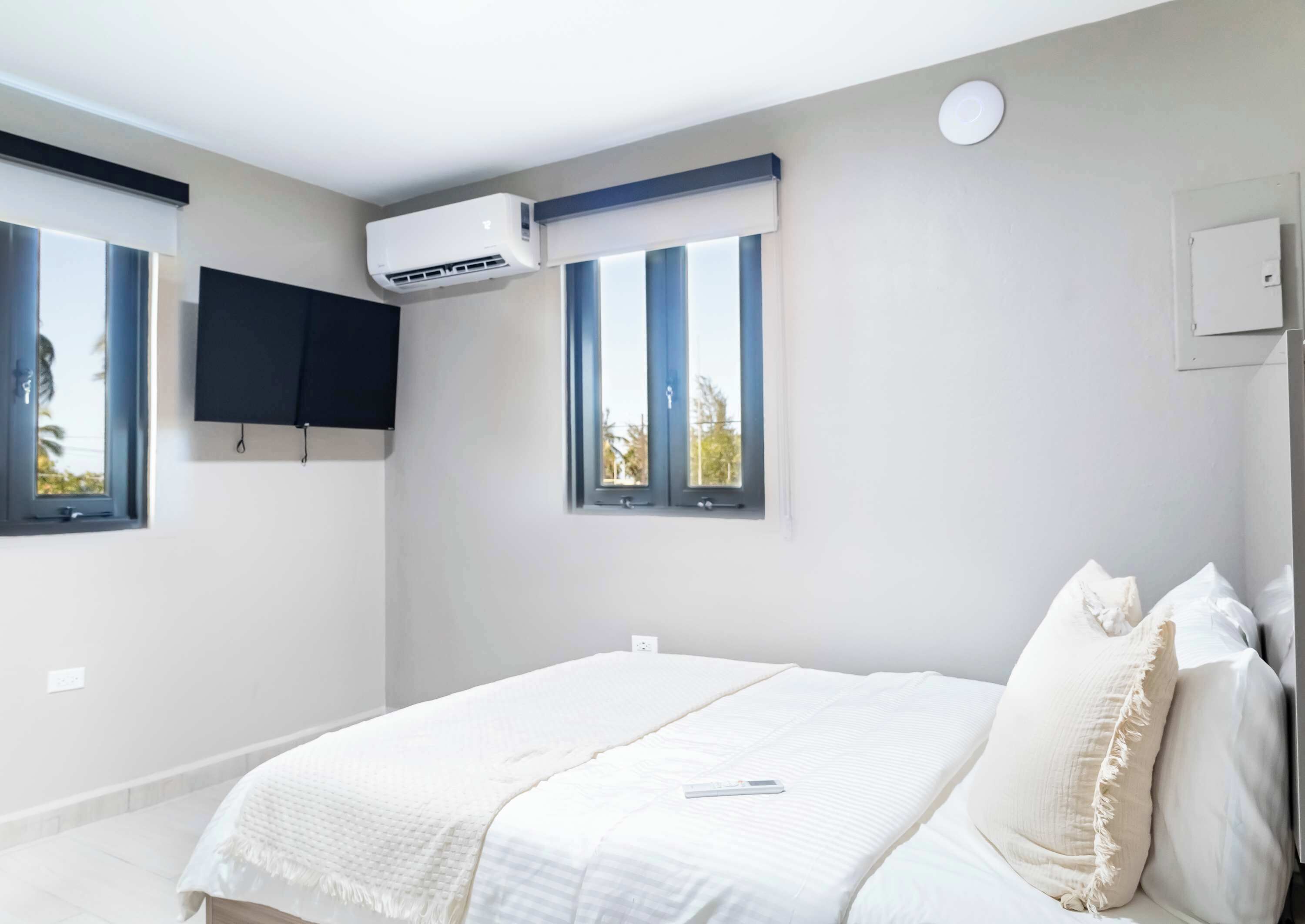 1 habitación, escritorio, tabla de planchar con plancha y wifi 