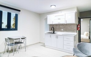 Fridge, microwave, oven, coffee/tea maker