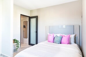 6 bedrooms, desk, iron/ironing board, WiFi