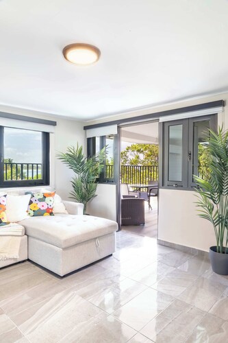 Villas Del Mar Bldg 2 · 6 BR Beachfront Paradise