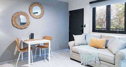 Building #1 Fully Renovated Beachfront Family two floors Building 8 Bedrooms,