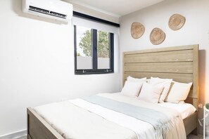 8 bedrooms, desk, iron/ironing board, WiFi