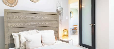 8 bedrooms, desk, iron/ironing board, WiFi