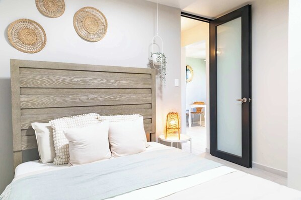 8 bedrooms, desk, iron/ironing board, WiFi