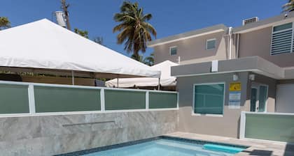 Beachfront Complex 8BR/8BTH Priv. Pool & Roof Terr