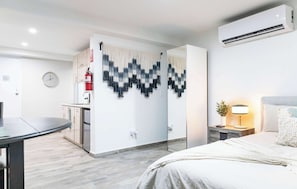 3 bedrooms, desk, WiFi, bed sheets - AQUA Terrazas 1+2+3 · 3-Studio Combo Seaside Suite (Dorado)