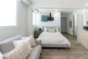 3 bedrooms, desk, WiFi, bed sheets - AQUA Terrazas 1+2+3 · 3-Studio Combo Seaside Suite (Dorado)