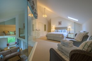 Casa rural | 5 dormitoris, decoració individual i mobiliari individual 