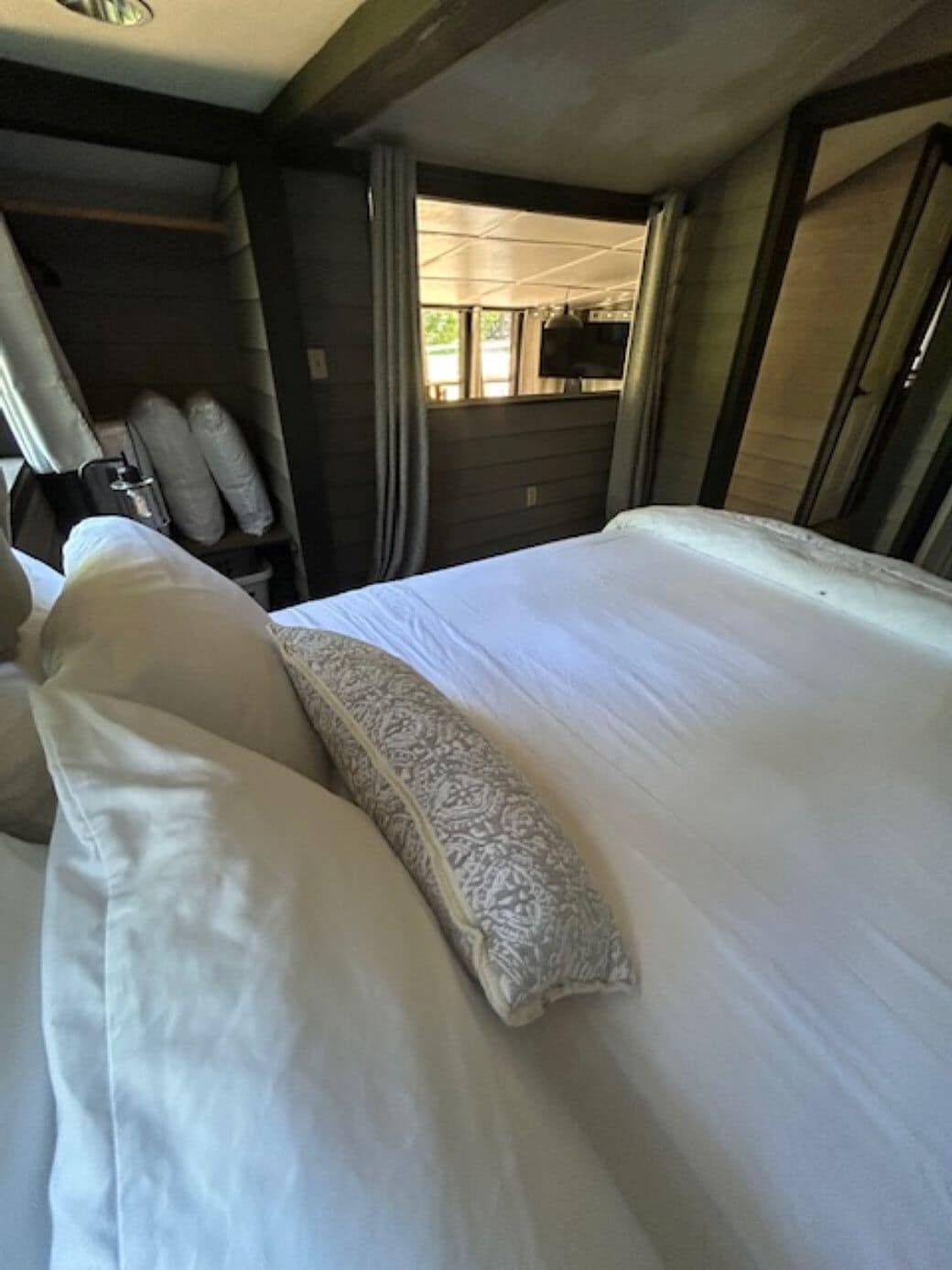 1 bedroom, desk, free WiFi, bed sheets