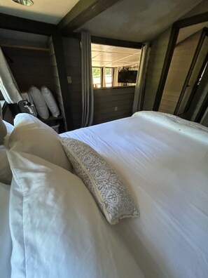 1 bedroom, desk, free WiFi, bed sheets