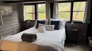 1 bedroom, desk, free WiFi, bed sheets