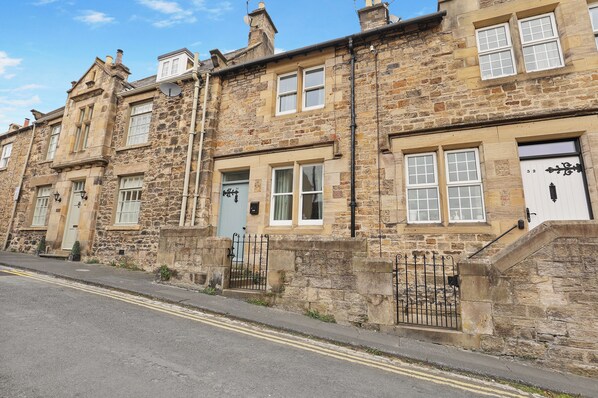 Front of property - Daisy Cottage - North East Escapes (Corbridge)